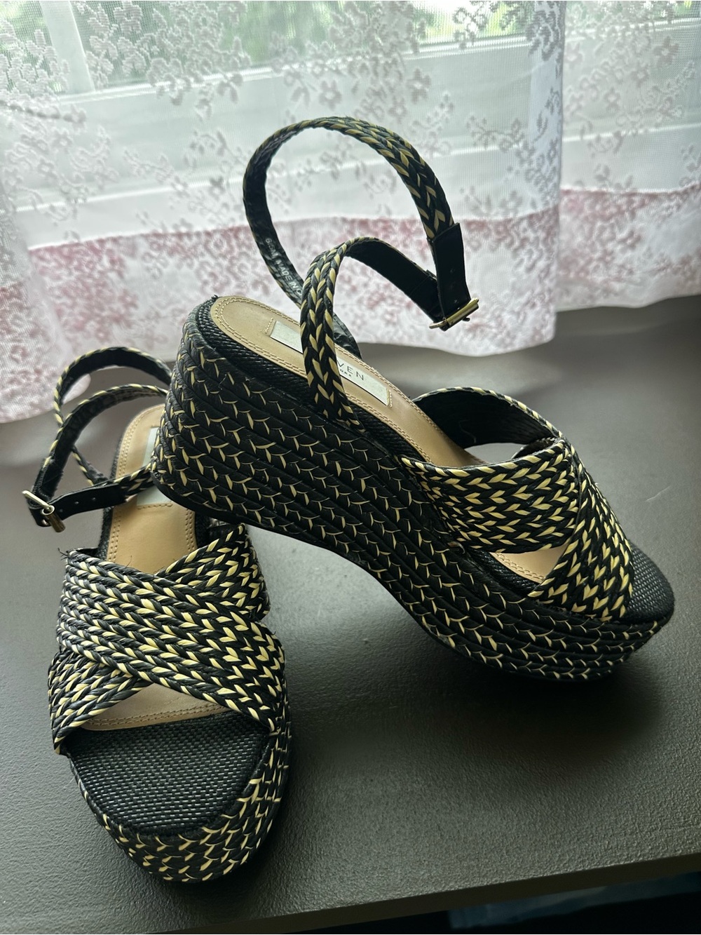 NWOT Black & Natural Woven Platform Sandals